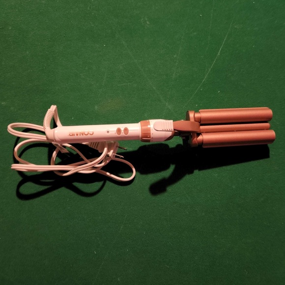 Conair Durable Ceramic Triple Barrel Waver - Picture 3 of 7